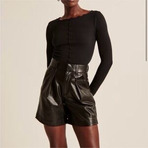 Abercrombie & Fitch High Rise Pleated Leather Shorts Black Size XS